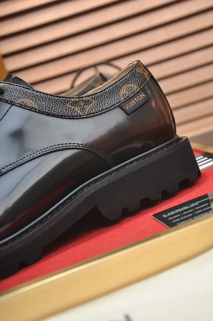 Men's men's shoes 💰560💶 [LV] (original single cowhide lining) 🍀LV's latest genuine leather business suit shoes are launched simultaneously on the official website. The first-layer cowhide imported from Italy is made of heavy gold, 💥1:1 rubber outsole from the official website. Versatile to wear, high-end without losing class, and the color combination is extraordinary. This four-season style is alluring when worn on your feet, showing off your big-name flair. Standard code 38-44 (45 customized)